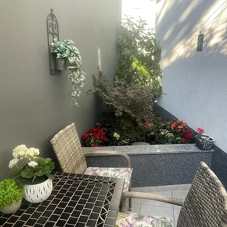 Maja Apartment *